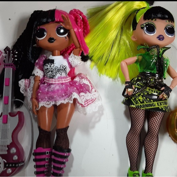 LOL Surprise OMG Remix Super Surprise with 70+ Surprises 4 Dolls - Picture 4 of 5